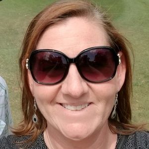 Meet your Posher, Carrie